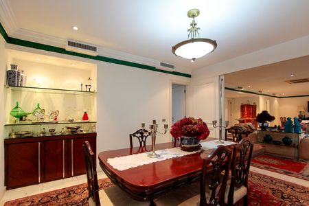 Apartamento à venda com 339m², 5 quartos e 4 vagas Apartamento à venda com 339m², 5 quartos e 4 vagasSala