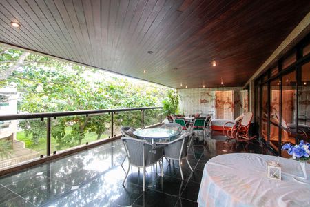 Apartamento à venda com 339m², 5 quartos e 4 vagas Apartamento à venda com 339m², 5 quartos e 4 vagasVaranda