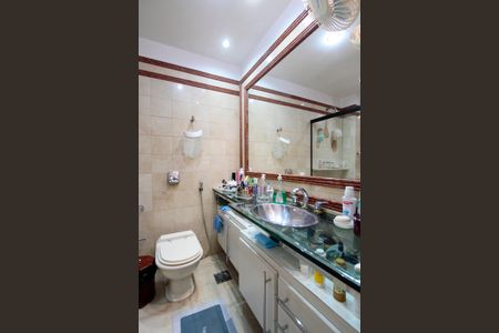 Apartamento à venda com 339m², 5 quartos e 4 vagas Apartamento à venda com 339m², 5 quartos e 4 vagasBanheiro da Suíte 1