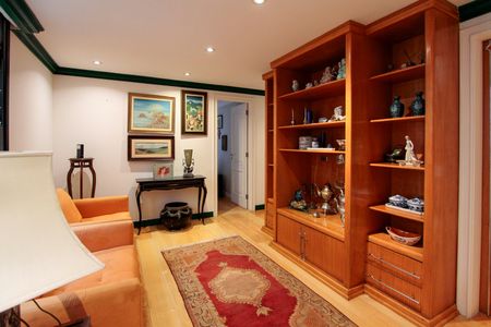 Apartamento à venda com 339m², 5 quartos e 4 vagas Apartamento à venda com 339m², 5 quartos e 4 vagasSala intima