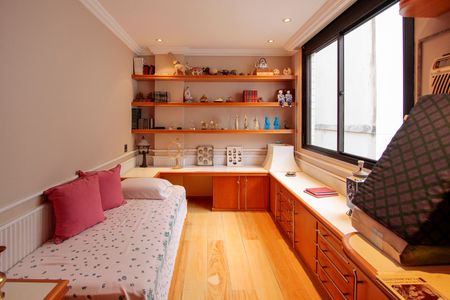 Apartamento à venda com 339m², 5 quartos e 4 vagas Apartamento à venda com 339m², 5 quartos e 4 vagasSuíte 2