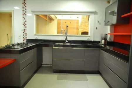 Casa à venda com 167m², 2 quartos e 4 vagas