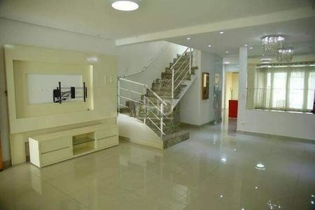 Casa à venda com 167m², 2 quartos e 4 vagas