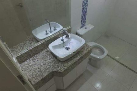 Casa à venda com 167m², 2 quartos e 4 vagas