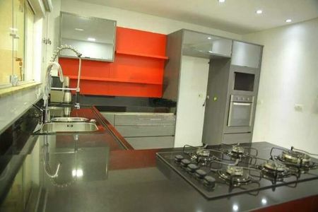 Casa à venda com 167m², 2 quartos e 4 vagas