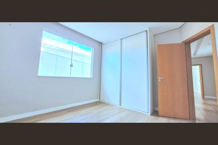 Casa à venda com 450m², 4 quartos e 4 vagas Casa à venda com 450m², 4 quartos e 4 vagasQuarto 2