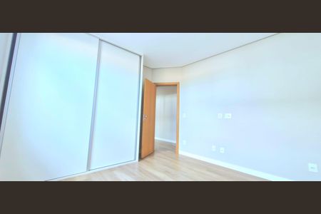 Casa à venda com 450m², 4 quartos e 4 vagas Casa à venda com 450m², 4 quartos e 4 vagasQuarto 2