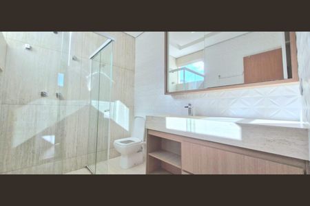 Casa à venda com 450m², 4 quartos e 4 vagas Casa à venda com 450m², 4 quartos e 4 vagasBanheiro Suíte 2