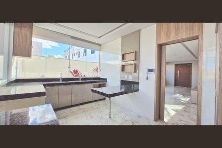 Casa à venda com 450m², 4 quartos e 4 vagas Casa à venda com 450m², 4 quartos e 4 vagasCozinha