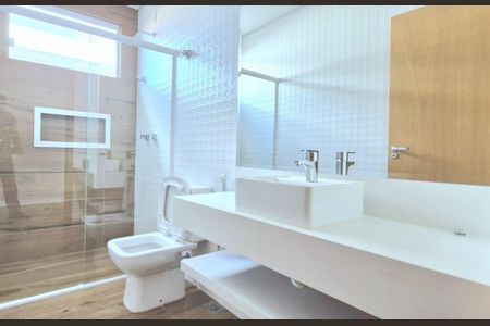 Casa à venda com 450m², 4 quartos e 4 vagas Casa à venda com 450m², 4 quartos e 4 vagasBanheiro Social