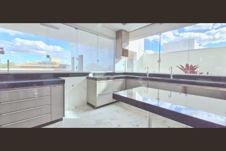 Casa à venda com 450m², 4 quartos e 4 vagas Casa à venda com 450m², 4 quartos e 4 vagasCozinha