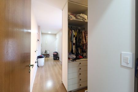 Casa à venda com 220m², 3 quartos e 2 vagasSuíte 2