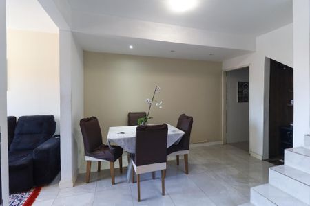 Casa à venda com 220m², 3 quartos e 2 vagasSala