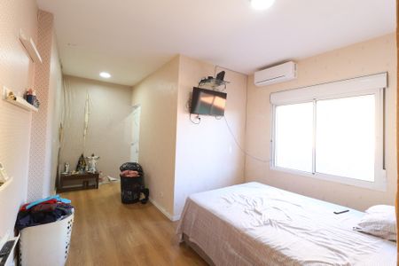 Casa à venda com 220m², 3 quartos e 2 vagasSuíte 2