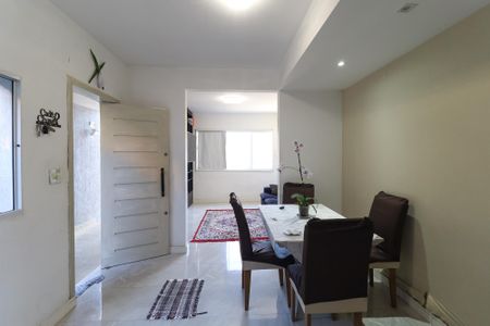 Casa à venda com 220m², 3 quartos e 2 vagasSala