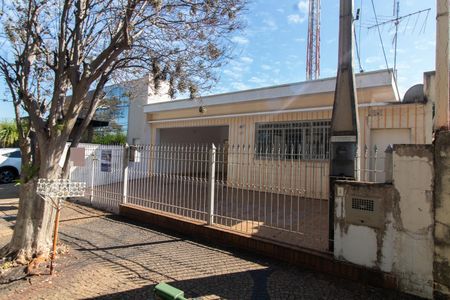 Casa à venda com 170m², 3 quartos e 4 vagasFachada