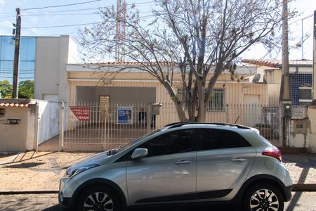 Casa à venda com 170m², 3 quartos e 4 vagasFachada