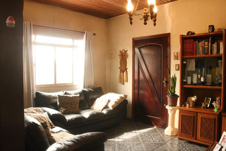 Casa à venda com 179m², 2 quartos e 2 vagasSala