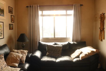 Casa à venda com 179m², 2 quartos e 2 vagasSala