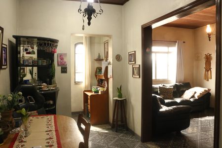 Casa à venda com 179m², 2 quartos e 2 vagasSala