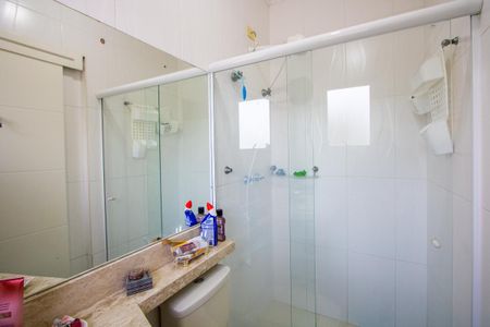 Casa à venda com 400m², 4 quartos e 6 vagasBanheiro Suíte 2