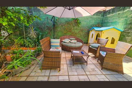 Casa à venda com 250m², 4 quartos e 6 vagas Casa à venda com 250m², 4 quartos e 6 vagasArea comum