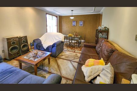 Casa à venda com 250m², 4 quartos e 6 vagas Casa à venda com 250m², 4 quartos e 6 vagasSala