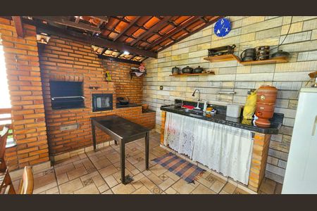 Casa à venda com 250m², 4 quartos e 6 vagas Casa à venda com 250m², 4 quartos e 6 vagasArea comum