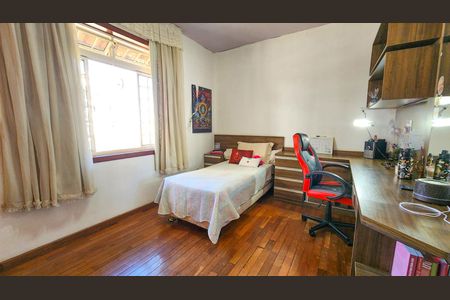 Casa à venda com 250m², 4 quartos e 6 vagas Casa à venda com 250m², 4 quartos e 6 vagasSuite 1