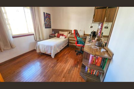 Casa à venda com 250m², 4 quartos e 6 vagas Casa à venda com 250m², 4 quartos e 6 vagasSuite 1