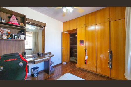 Casa à venda com 250m², 4 quartos e 6 vagas Casa à venda com 250m², 4 quartos e 6 vagasSuite 1