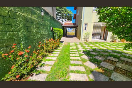 Casa à venda com 250m², 4 quartos e 6 vagas Casa à venda com 250m², 4 quartos e 6 vagasArea comum