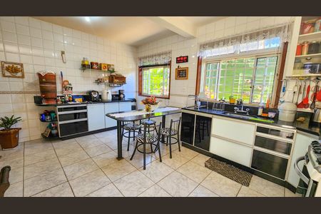 Casa à venda com 250m², 4 quartos e 6 vagas Casa à venda com 250m², 4 quartos e 6 vagasCozinha