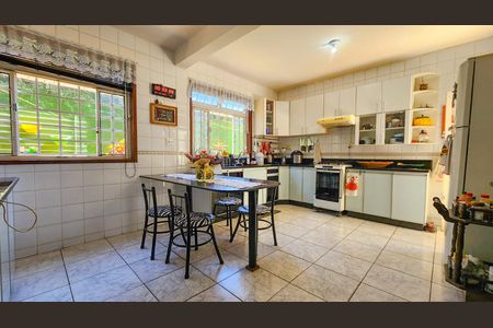 Casa à venda com 250m², 4 quartos e 6 vagas Casa à venda com 250m², 4 quartos e 6 vagasCozinha