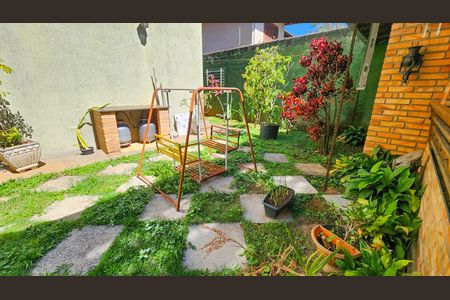 Casa à venda com 250m², 4 quartos e 6 vagas Casa à venda com 250m², 4 quartos e 6 vagasArea comum