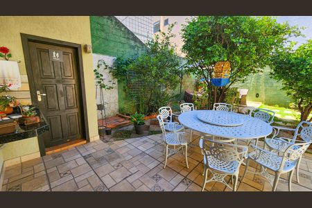 Casa à venda com 250m², 4 quartos e 6 vagas Casa à venda com 250m², 4 quartos e 6 vagasArea comum