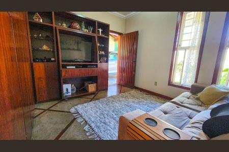 Casa à venda com 250m², 4 quartos e 6 vagas Casa à venda com 250m², 4 quartos e 6 vagasSala