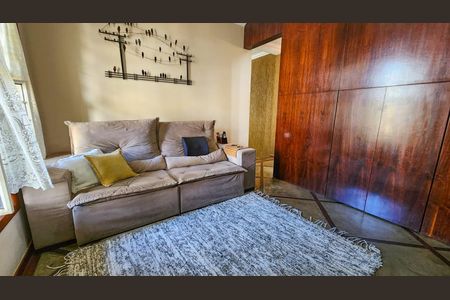 Casa à venda com 250m², 4 quartos e 6 vagas Casa à venda com 250m², 4 quartos e 6 vagasSala