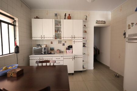 Casa à venda com 175m², 5 quartos e 2 vagas Casa à venda com 175m², 5 quartos e 2 vagasCozinha