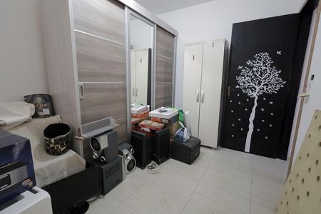 Casa à venda com 175m², 5 quartos e 2 vagas Casa à venda com 175m², 5 quartos e 2 vagasQuarto 1
