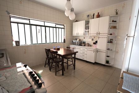 Casa à venda com 175m², 5 quartos e 2 vagas Casa à venda com 175m², 5 quartos e 2 vagasCozinha
