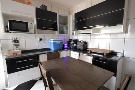Casa à venda com 175m², 5 quartos e 2 vagas Casa à venda com 175m², 5 quartos e 2 vagasCozinha 2