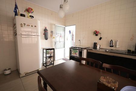 Casa à venda com 175m², 5 quartos e 2 vagas Casa à venda com 175m², 5 quartos e 2 vagasCozinha