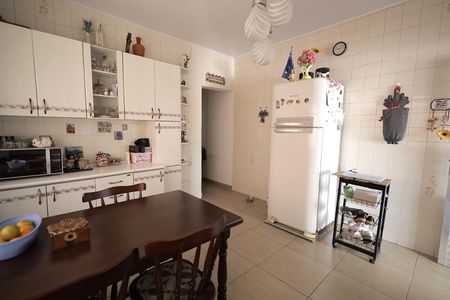 Casa à venda com 175m², 5 quartos e 2 vagas Casa à venda com 175m², 5 quartos e 2 vagasCozinha