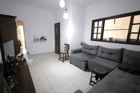 Casa à venda com 175m², 5 quartos e 2 vagas Casa à venda com 175m², 5 quartos e 2 vagasSala