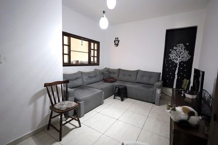 Casa à venda com 175m², 5 quartos e 2 vagas Casa à venda com 175m², 5 quartos e 2 vagasSala
