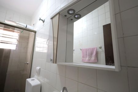 Casa à venda com 175m², 5 quartos e 2 vagas Casa à venda com 175m², 5 quartos e 2 vagasBanheiro 2