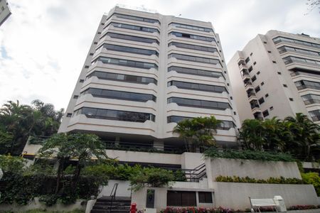 Apartamento à venda com 190m², 3 quartos e 3 vagasFachada