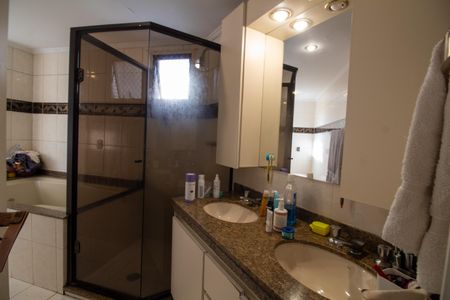 Apartamento à venda com 190m², 3 quartos e 3 vagasBanheiro 3