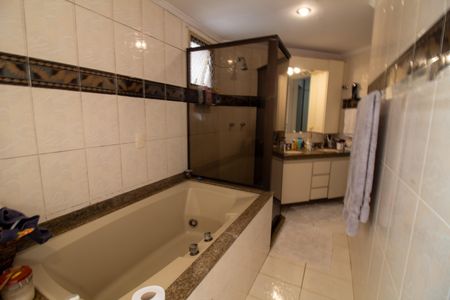 Apartamento à venda com 190m², 3 quartos e 3 vagasBanheiro 3